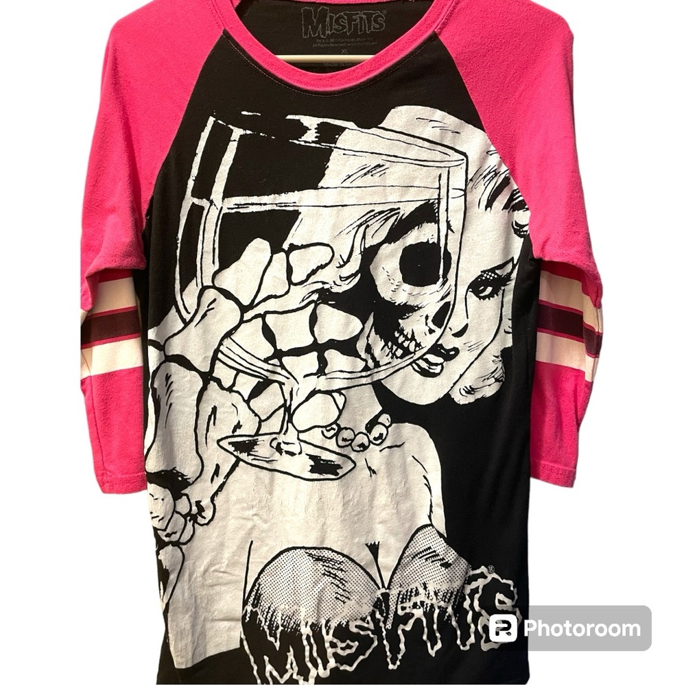 Women’s Misfits baseball shirt style, size XL